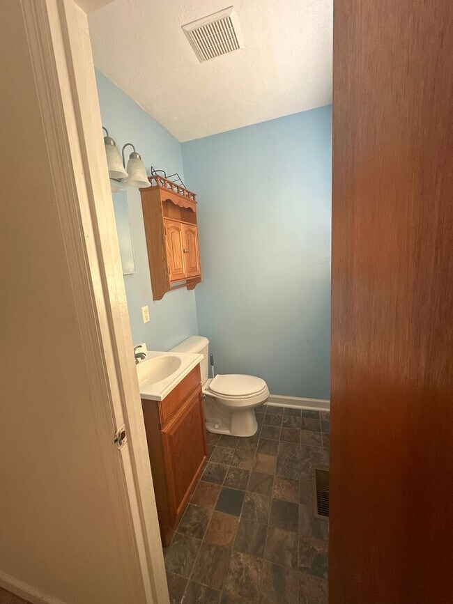 Building Photo - 3 Bed 1.5 Bath Brick Home For Rent