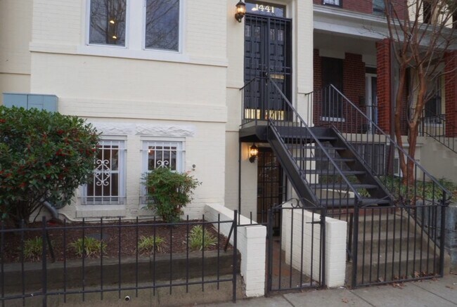 Building Photo - 1441 Pennsylvania Ave SE