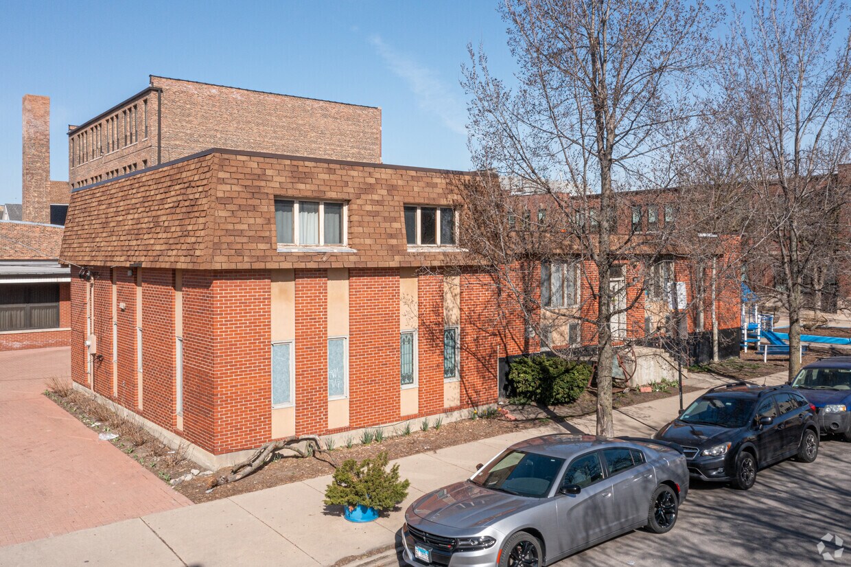 Building Photo - 1820-1840 S Leavitt St