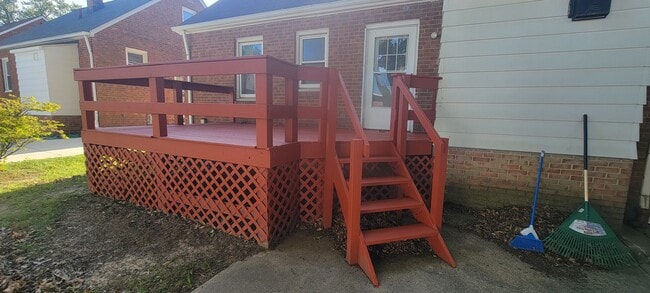 Building Photo - Single 3 bedroom 1 bath home located in Ma...
