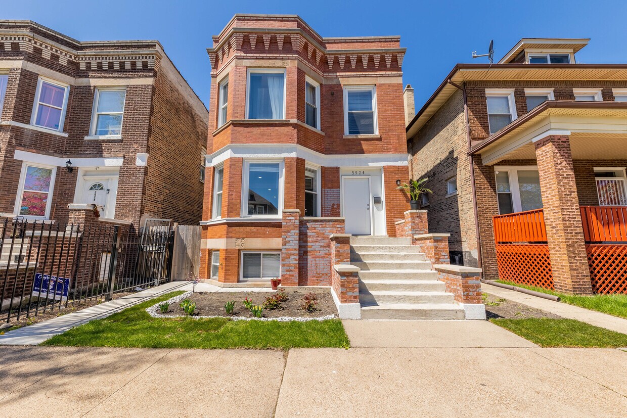 Primary Photo - 5924 S Artesian Ave