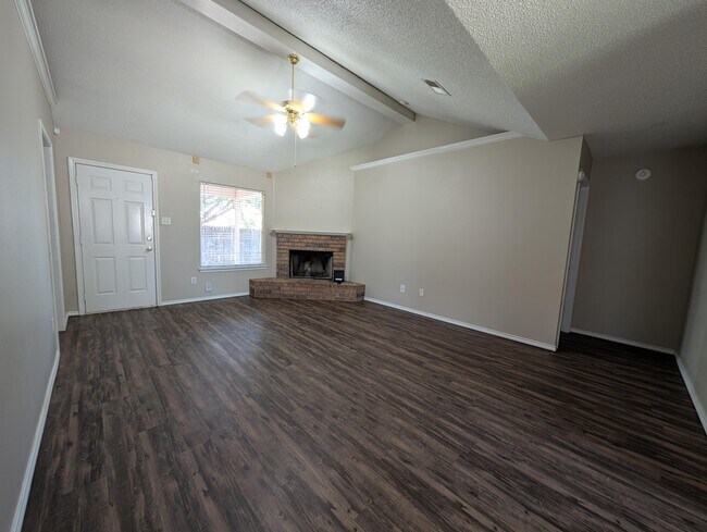 Foto del edificio - 10606 Belton Av.