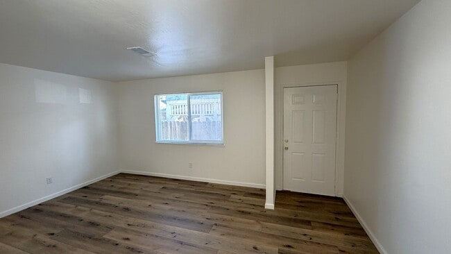 Building Photo - 1680 Barrus Ave