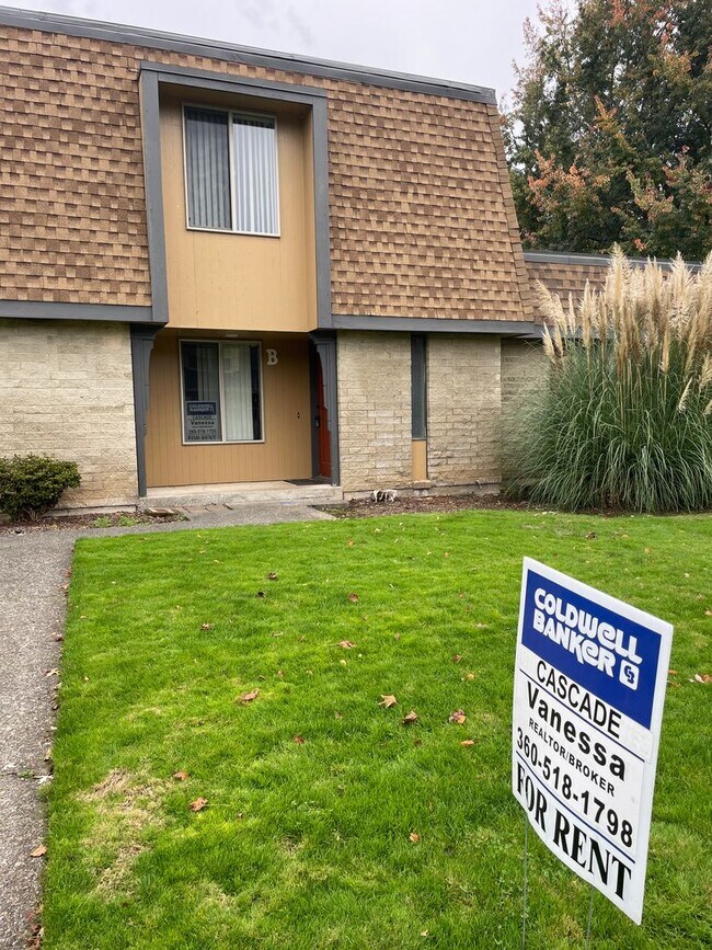 Building Photo - Royal View