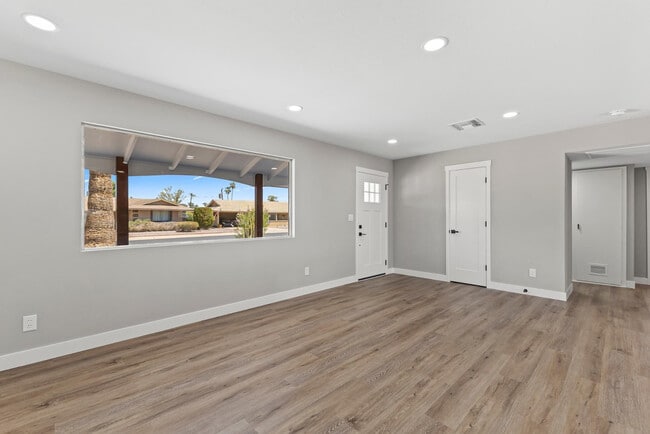 Building Photo - 10423 W Monterosa Dr