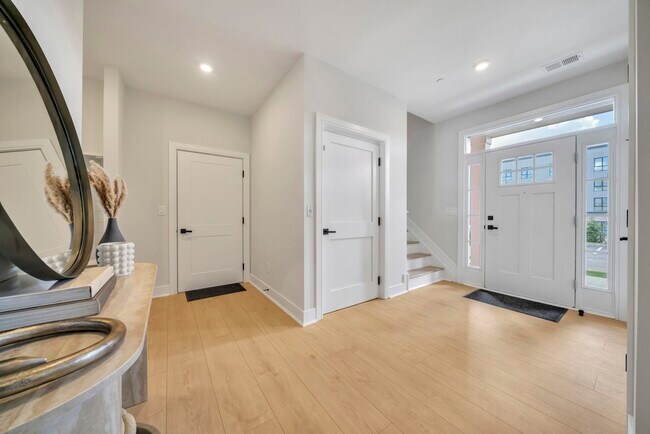 Foto del edificio - 14 Davis Dr