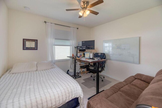 Building Photo - 8148 NW Greenbank Cir