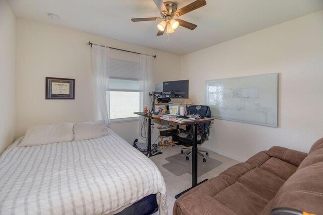 Foto del edificio - 8148 NW Greenbank Cir