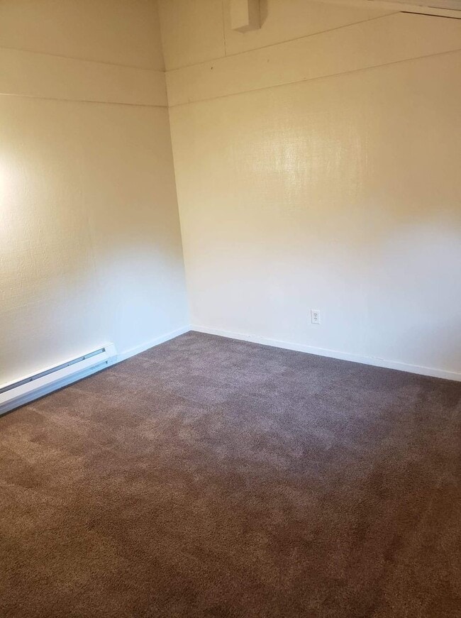 Foto del edificio - Move in Ready 1 Bed/1Bath in Clearwood with detached 2 car garage!