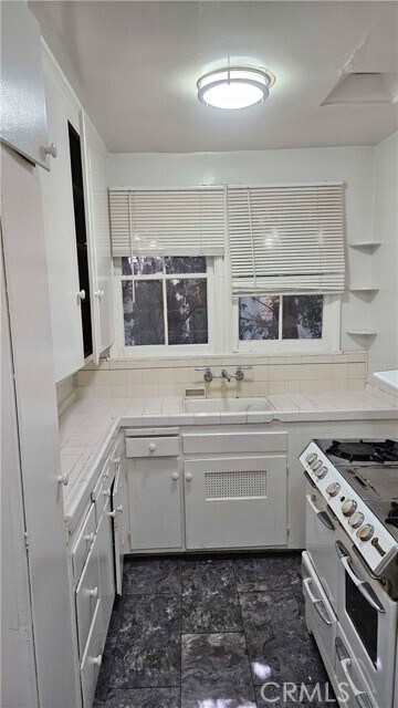 Building Photo - 209 S Reeves Dr