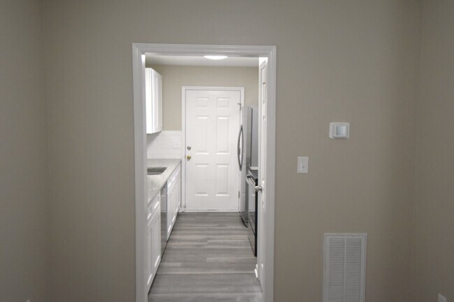 Building Photo - 10 Edgemont Ln
