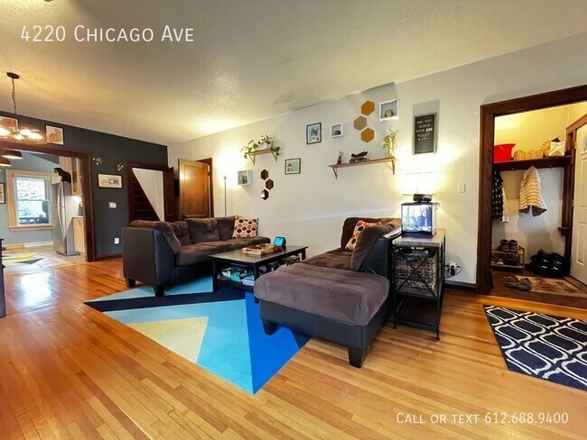 Building Photo - 3 Bed 2 Bath Home Fenced In Backyard and 2...