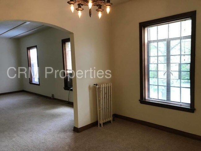 Building Photo - 718 W Mulberry St Apt 22