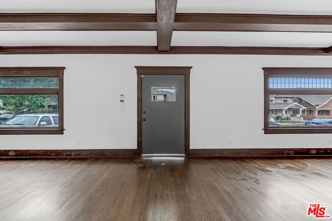Foto del edificio - 1804 Roosevelt Ave