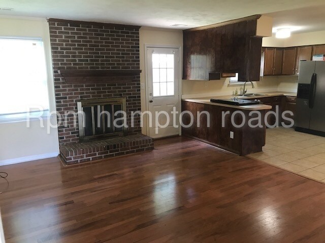 Building Photo - 3916 Lombard Ct