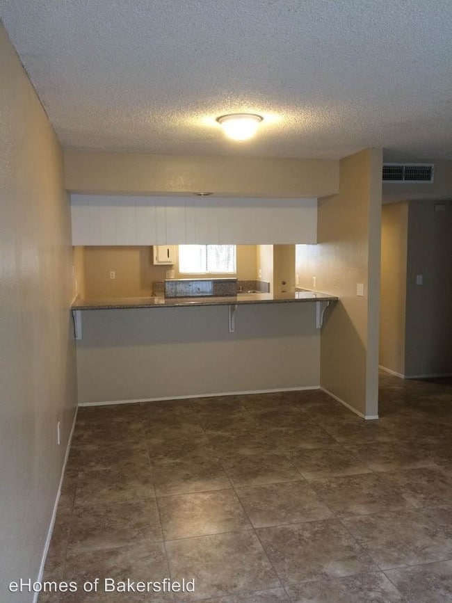 Building Photo - 4500 Tierra Verde St