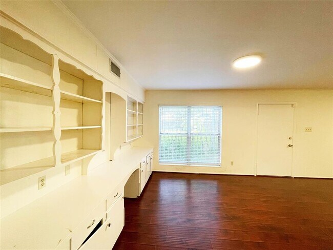 Building Photo - 7915 Carvel Ln