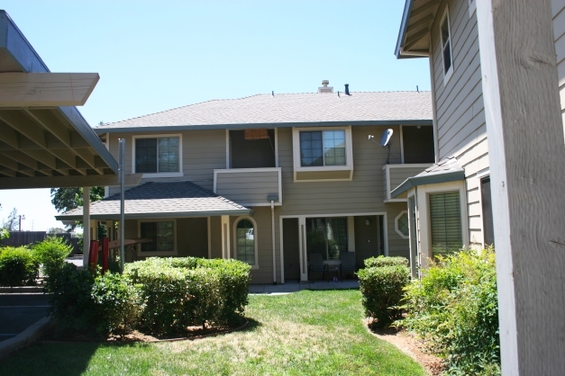 Building Photo - Camelot Woods Condominiums