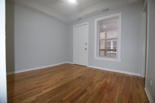 Building Photo - 7445 N Greenview Ave