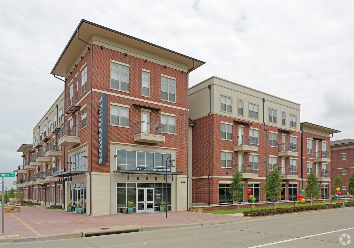 Primary Photo - Century Cedar Hill