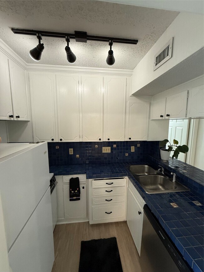 Foto del edificio - 3400 Timmons Ln