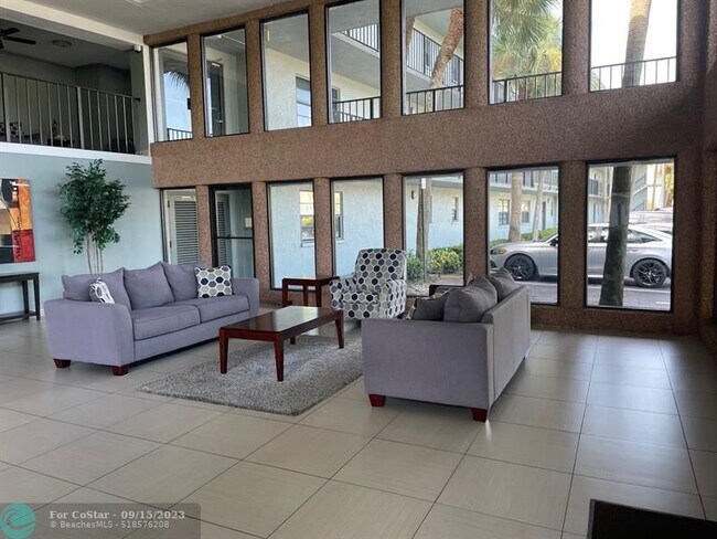 Foto del edificio - 9440 SW 8th St