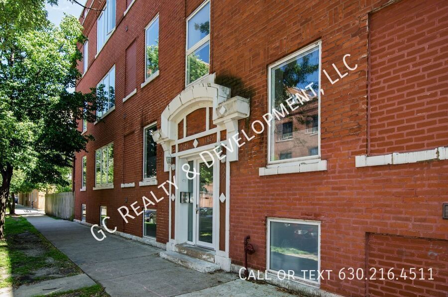 Primary Photo - 1625 W Ainslie St