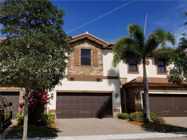 Foto principal - 9577 Town Parc Cir S