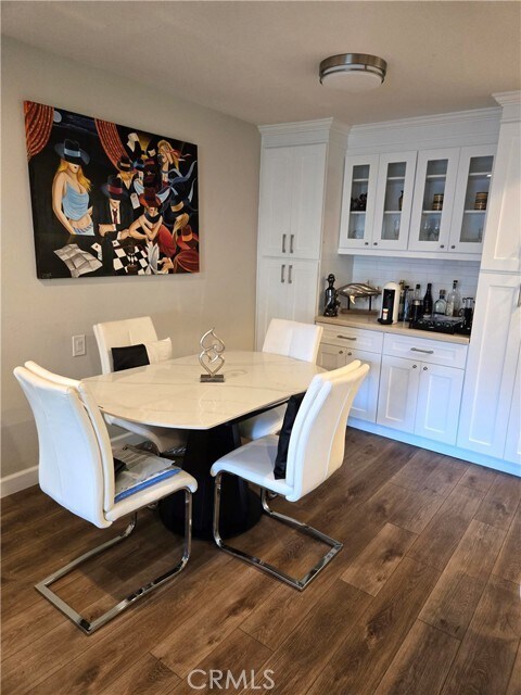 Foto del edificio - 2179 Via Puerta