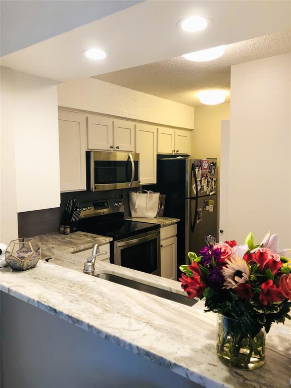 Foto principal - 6910 Hart Ln