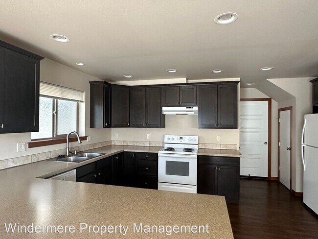 Building Photo - 3 br, 2.5 bath House - 5834 Pioneer Ridge Pl
