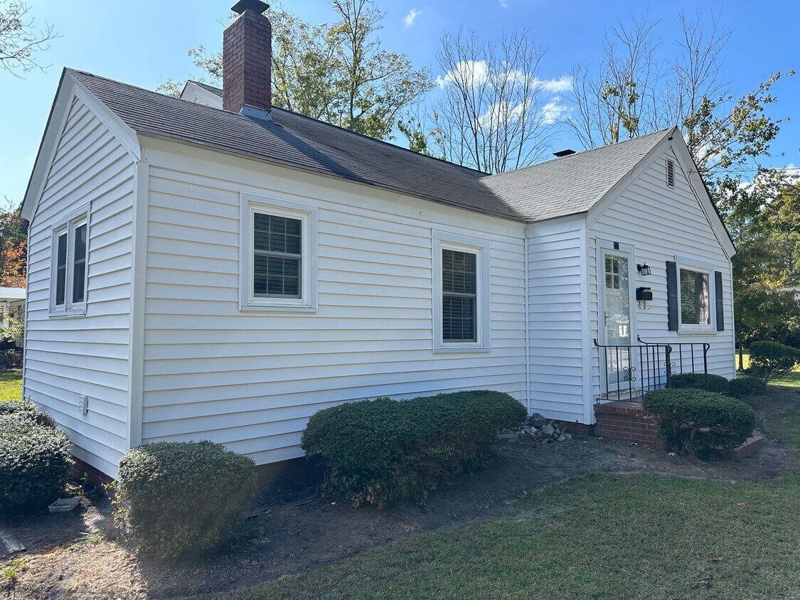 Foto principal - Modernized 3 bed 1 bath house