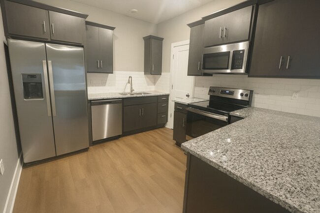 Building Photo - 12123/25 Cora