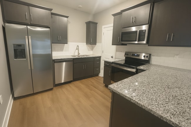 Building Photo - 12129/31 Cora