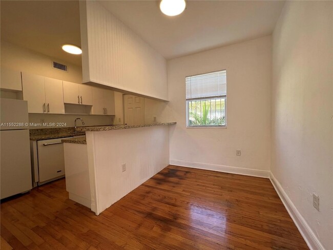 Building Photo - 726 Meridian Avenue Unit 4