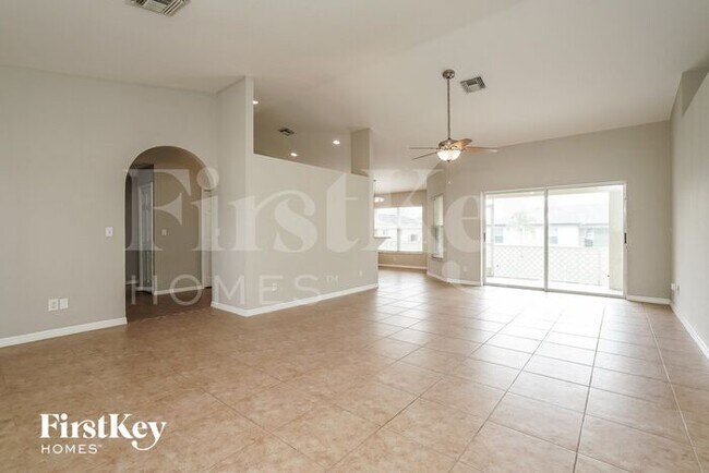 Foto del edificio - 318 SW 13th St