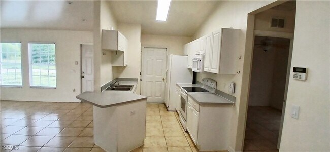 Foto del edificio - 411 NE Juanita Pl