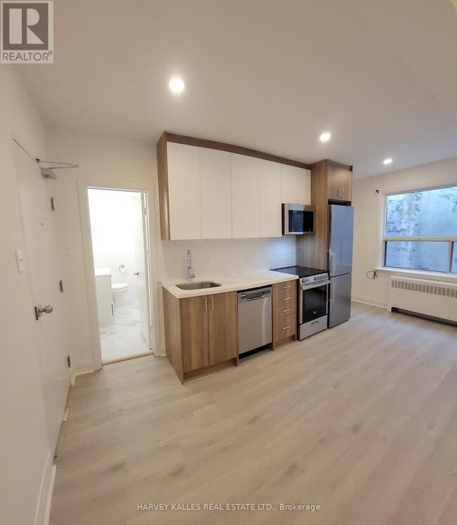 Photo du bâtiment - 1980 Eglinton Ave W