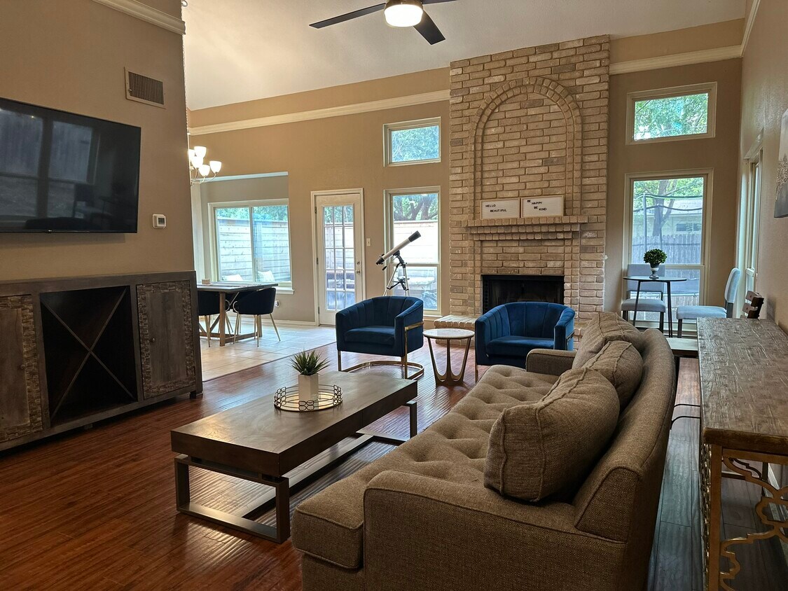 Living Room - 16551 Canyon Cross