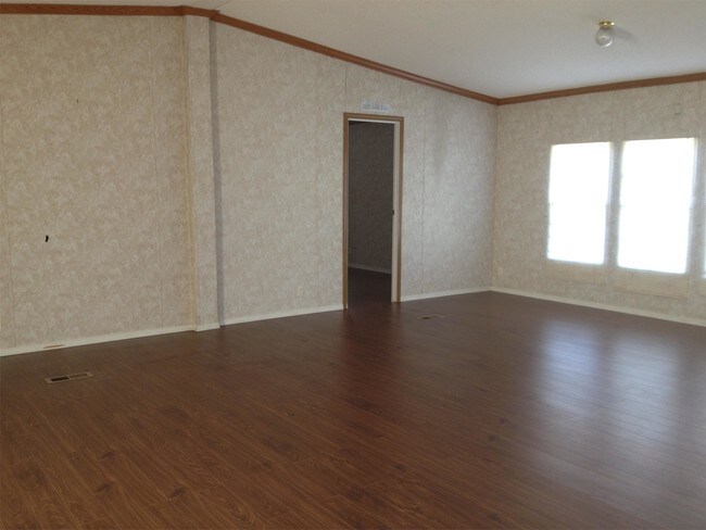 Building Photo - 18181 Robinson Rd