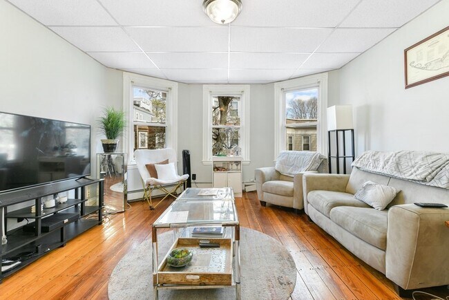 Foto del edificio - 733 E 3rd St