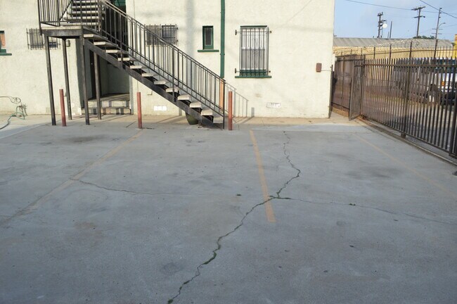 Building Photo - 3117 Van Buren Pl