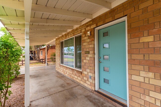 Building Photo - 7435 E Palm Ln
