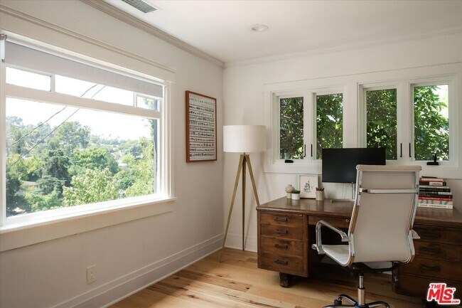 Foto del edificio - 1130 El Paso Dr