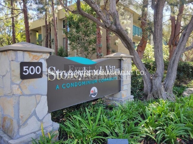 Building Photo - 576 N Bellflower Blvd