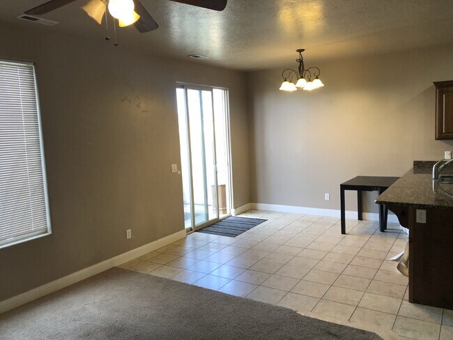 Foto del edificio - "Spacious 3-Bedroom Townhouse Retreat with 2.5 Baths in the Heart of Washington, UT!"