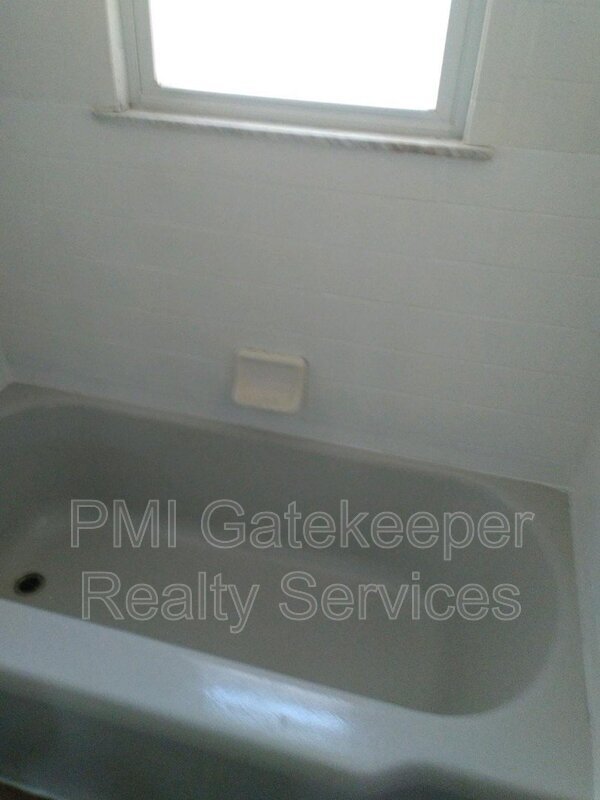 Building Photo - 1731 Ashbrook Dr