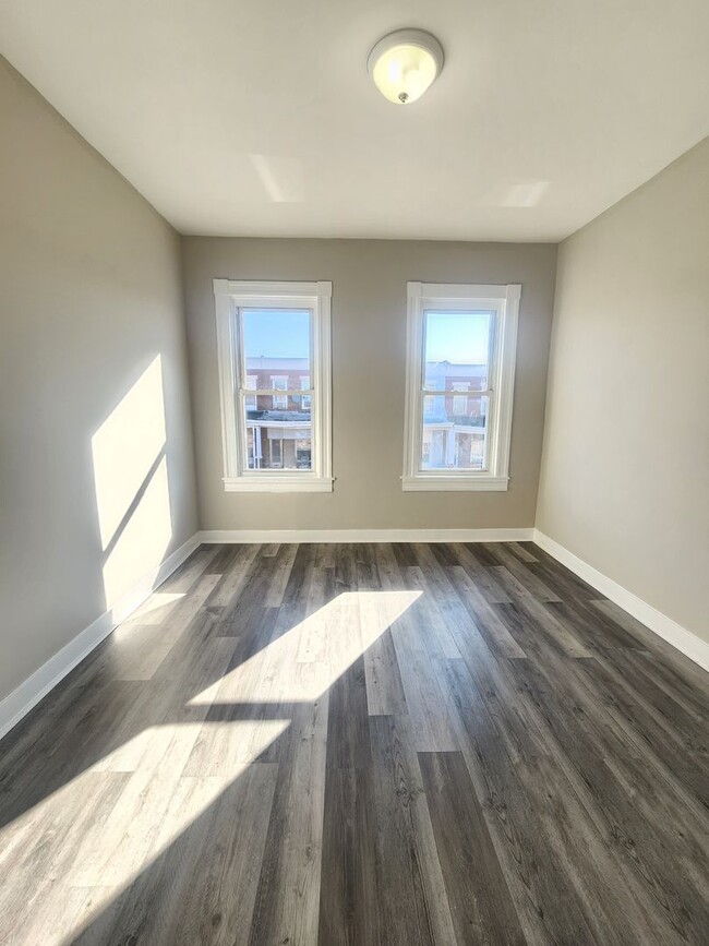 Building Photo - Cozy 2 Bedroom Apartment in East Baltimore