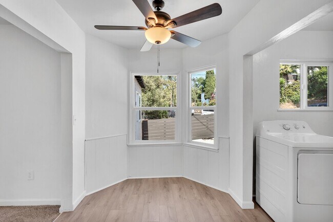 Foto del edificio - 7901 Hillside Dr