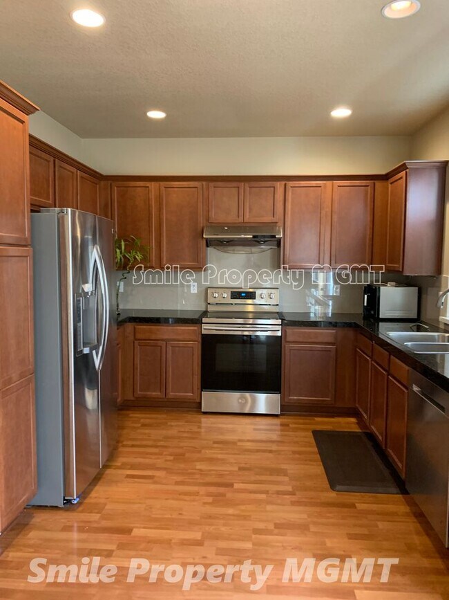 Foto del edificio - A well condition single house with NEW Carpet located on SE Portland.